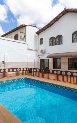 Casa à venda com 370m², 6 quartos e 3 vagas Casa à venda com 370m², 6 quartos e 3 vagasÁrea Externa