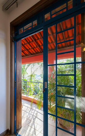 Casa à venda com 992m², 4 quartos e 6 vagas Casa à venda com 992m², 4 quartos e 6 vagasVaranda da Suíte