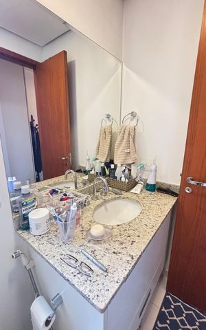 Apartamento à venda com 103m², 2 quartos e 2 vagas Apartamento à venda com 103m², 2 quartos e 2 vagasBanheiro da Suíte