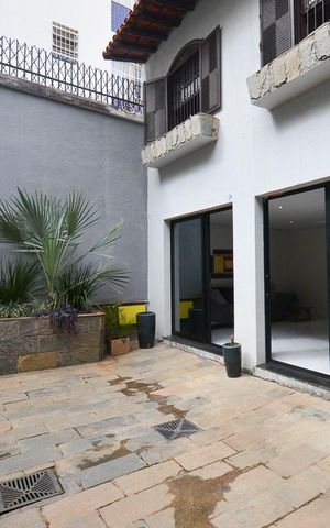 Casa à venda com 420m², 6 quartos e 2 vagas Casa à venda com 420m², 6 quartos e 2 vagasÁrea Externa