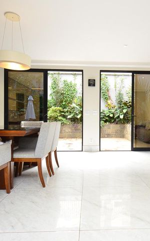 Casa à venda com 420m², 6 quartos e 2 vagas Casa à venda com 420m², 6 quartos e 2 vagasSala