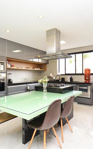 Casa à venda com 420m², 6 quartos e 2 vagas Casa à venda com 420m², 6 quartos e 2 vagasCozinha