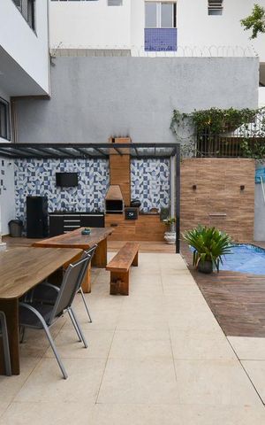 Casa à venda com 420m², 6 quartos e 2 vagas Casa à venda com 420m², 6 quartos e 2 vagasÁrea Externa