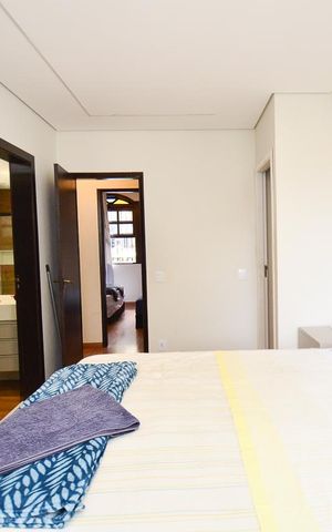 Casa à venda com 420m², 6 quartos e 2 vagas Casa à venda com 420m², 6 quartos e 2 vagasSuite