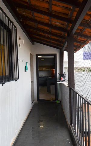 Casa à venda com 420m², 6 quartos e 2 vagas Casa à venda com 420m², 6 quartos e 2 vagasVaranda