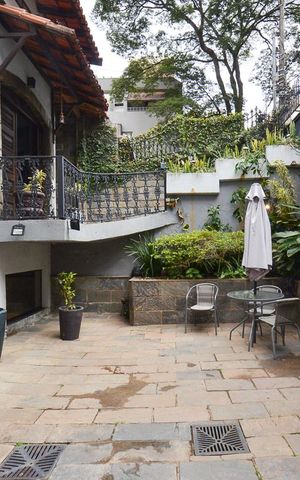 Casa à venda com 420m², 6 quartos e 2 vagas Casa à venda com 420m², 6 quartos e 2 vagasÁrea Externa