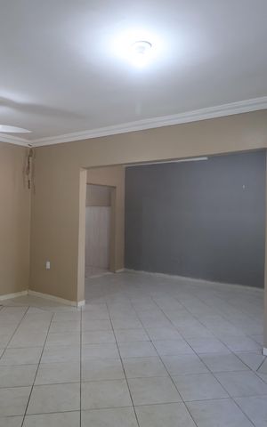 Casa à venda com 348m², 3 quartos e 2 vagasSala 1