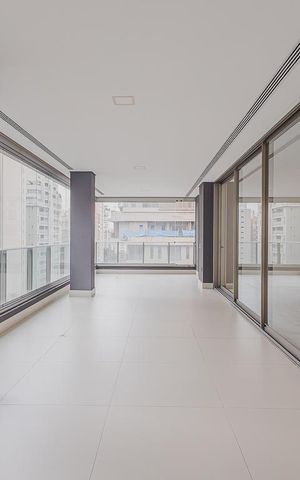 Apartamento à venda com 270m², 4 quartos e 4 vagasVaranda da Sala
