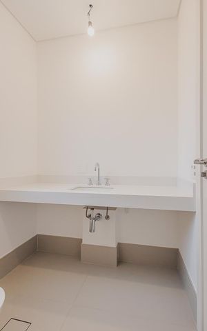 Apartamento à venda com 270m², 4 quartos e 4 vagasBanheiro da Suíte 1
