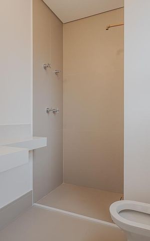 Apartamento à venda com 270m², 3 quartos e 4 vagasBanheiro da Suíte 1