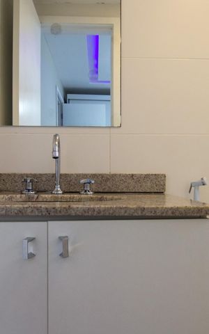 Apartamento à venda com 78m², 2 quartos e 2 vagas Apartamento à venda com 78m², 2 quartos e 2 vagasBanheiro da Suíte 1