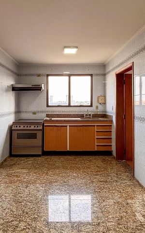 Apartamento para alugar com 200m², 3 quartos e 3 vagas Apartamento para alugar com 200m², 3 quartos e 3 vagasCozinha