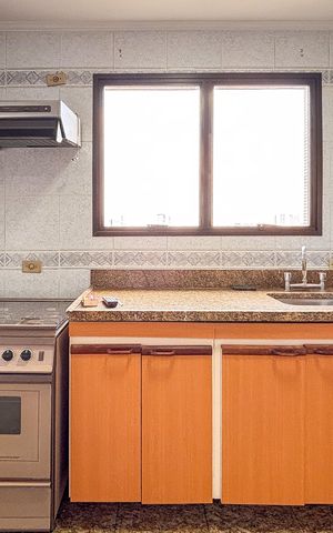 Apartamento para alugar com 200m², 3 quartos e 3 vagas Apartamento para alugar com 200m², 3 quartos e 3 vagasCozinha