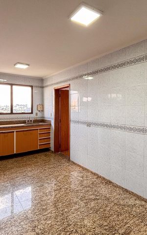 Apartamento para alugar com 200m², 3 quartos e 3 vagas Apartamento para alugar com 200m², 3 quartos e 3 vagasCozinha