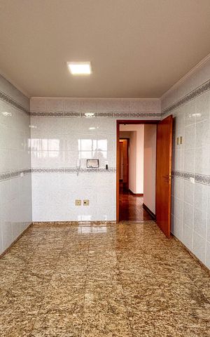 Apartamento para alugar com 200m², 3 quartos e 3 vagas Apartamento para alugar com 200m², 3 quartos e 3 vagasCozinha