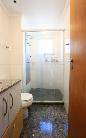 Apartamento à venda com 250m², 4 quartos e 4 vagas Apartamento à venda com 250m², 4 quartos e 4 vagasBanheiro da Suíte 3