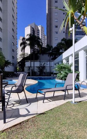 Apartamento à venda com 250m², 4 quartos e 4 vagas Apartamento à venda com 250m², 4 quartos e 4 vagasÁrea comum - Piscina