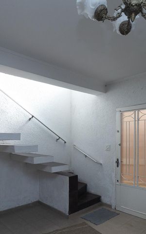 Casa à venda com 127m², 3 quartos e 3 vagas Casa à venda com 127m², 3 quartos e 3 vagasSala