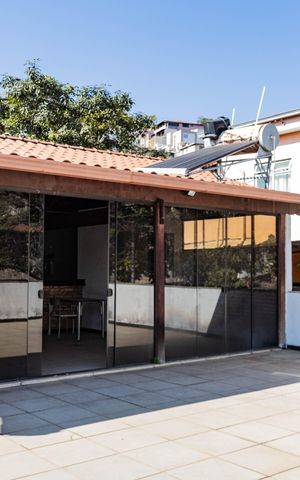 Casa à venda com 277m², 3 quartos e 2 vagas Casa à venda com 277m², 3 quartos e 2 vagasTerraço