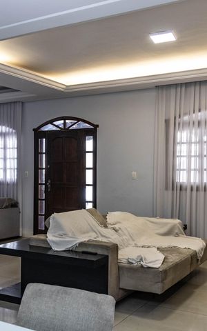 Casa à venda com 277m², 3 quartos e 2 vagas Casa à venda com 277m², 3 quartos e 2 vagasSala
