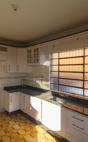 Casa à venda com 125m², 3 quartos e 5 vagas Casa à venda com 125m², 3 quartos e 5 vagasCozinha
