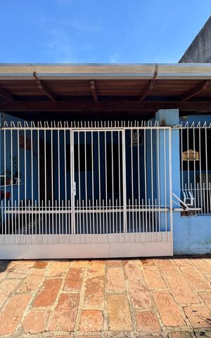 Casa à venda com 80m², 2 quartos e 1 vaga Casa à venda com 80m², 2 quartos e 1 vagaFachada