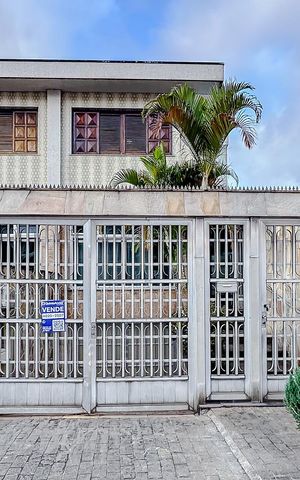 Casa à venda com 186m², 3 quartos e 4 vagasFachada