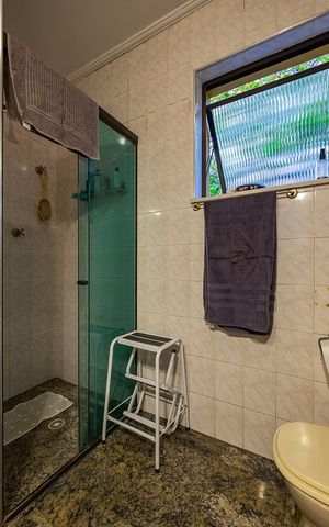 Casa à venda com 189m², 4 quartos e 3 vagas Casa à venda com 189m², 4 quartos e 3 vagasBanheiro da Suíte