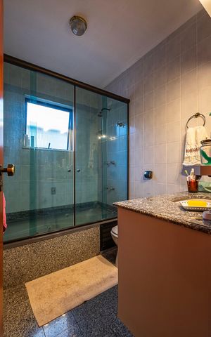 Casa à venda com 189m², 4 quartos e 3 vagas Casa à venda com 189m², 4 quartos e 3 vagasBanheiro Social