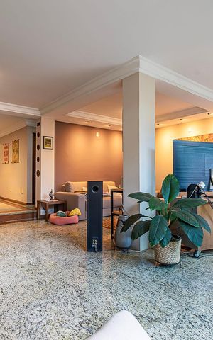 Casa à venda com 189m², 4 quartos e 3 vagas Casa à venda com 189m², 4 quartos e 3 vagasSala