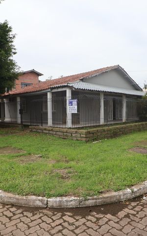 Casa para alugar com 350m², 3 quartos e 2 vagasFachada