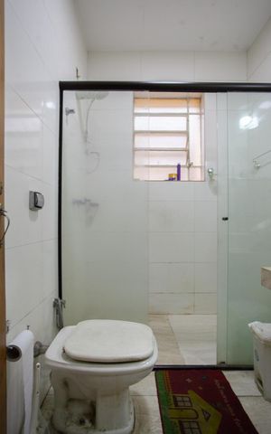 Casa à venda com 250m², 4 quartos e 3 vagas Casa à venda com 250m², 4 quartos e 3 vagasBanheiro Social