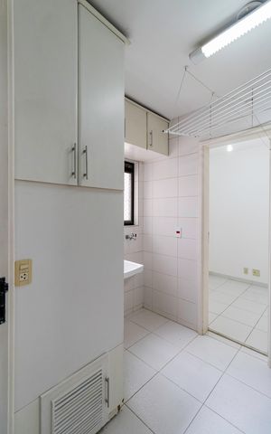 Apartamento à venda com 152m², 3 quartos e 3 vagas Apartamento à venda com 152m², 3 quartos e 3 vagasÁrea de Serviço