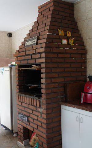 Casa à venda com 300m², 2 quartos e 2 vagasChurrasqueira