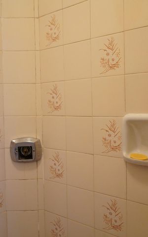 Casa à venda com 300m², 2 quartos e 2 vagasBanheiro de Serviço