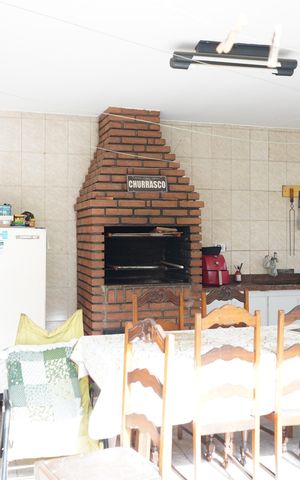 Casa à venda com 300m², 2 quartos e 2 vagasChurrasqueira