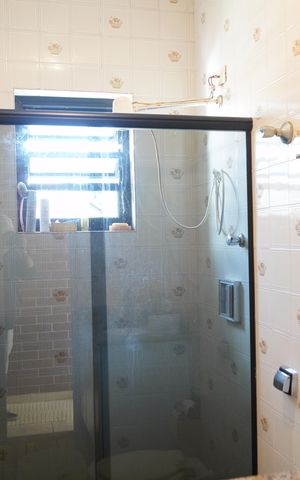 Casa à venda com 300m², 2 quartos e 2 vagasBanheiro Social