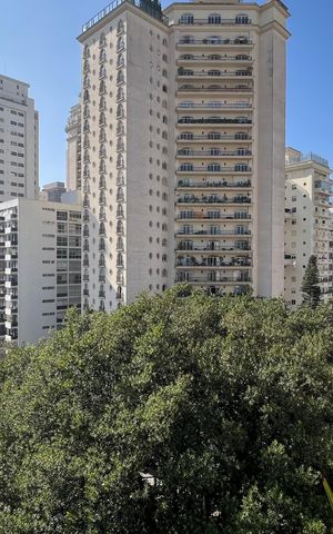 Apartamento à venda com 663m², 3 quartos e 6 vagas Apartamento à venda com 663m², 3 quartos e 6 vagasVaranda