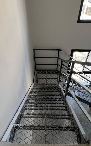 Apartamento à venda com 663m², 3 quartos e 6 vagas Apartamento à venda com 663m², 3 quartos e 6 vagasEscada
