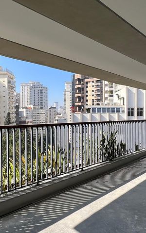 Apartamento à venda com 663m², 3 quartos e 6 vagas Apartamento à venda com 663m², 3 quartos e 6 vagasVaranda