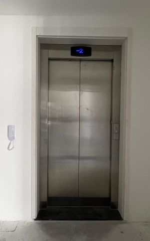 Apartamento à venda com 663m², 3 quartos e 6 vagas Apartamento à venda com 663m², 3 quartos e 6 vagasEntrada