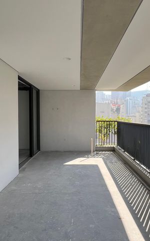 Apartamento à venda com 663m², 3 quartos e 6 vagas Apartamento à venda com 663m², 3 quartos e 6 vagasVaranda