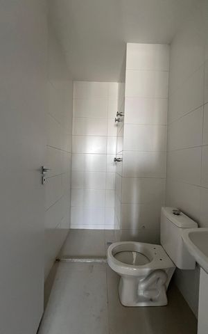 Apartamento à venda com 663m², 3 quartos e 6 vagas Apartamento à venda com 663m², 3 quartos e 6 vagasBanheiro de serviço