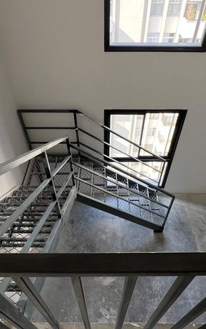 Apartamento à venda com 663m², 3 quartos e 6 vagas Apartamento à venda com 663m², 3 quartos e 6 vagasEscada