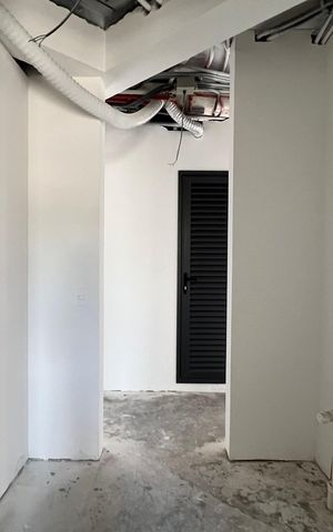 Apartamento à venda com 663m², 3 quartos e 6 vagas Apartamento à venda com 663m², 3 quartos e 6 vagasCozinha auxiliar