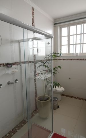 Casa à venda com 450m², 5 quartos e 2 vagasBanheiro 2