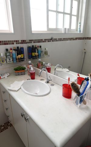 Casa à venda com 450m², 5 quartos e 2 vagasBanheiro 2