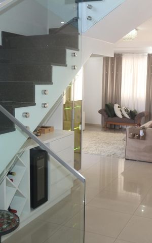 Casa à venda com 358m², 3 quartos e 4 vagasSala