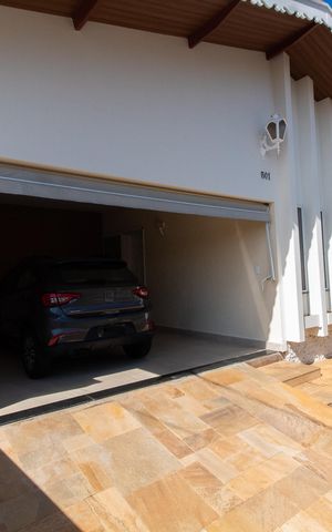 Casa à venda com 212m², 4 quartos e 2 vagasÁrea Externa