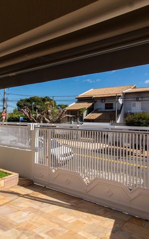 Casa à venda com 212m², 4 quartos e 2 vagasÁrea Externa